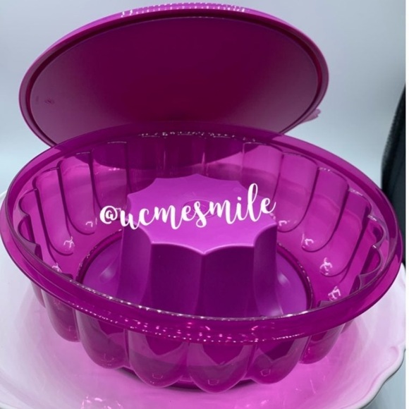 Tupperware Jello Jel-Ring Mold in Berry - Picture 4 of 5